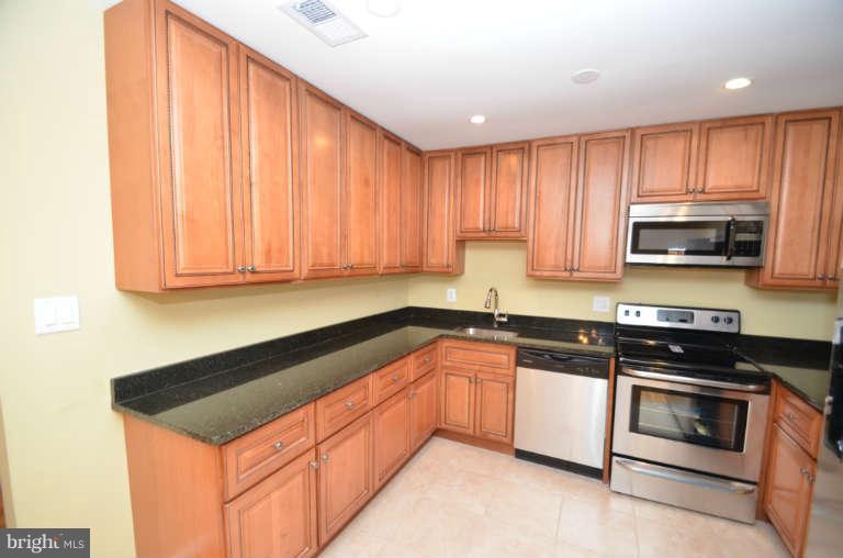 13411 Delaney Road Woodbridge, VA 22193 - Photo 15 of 30 Kitchen