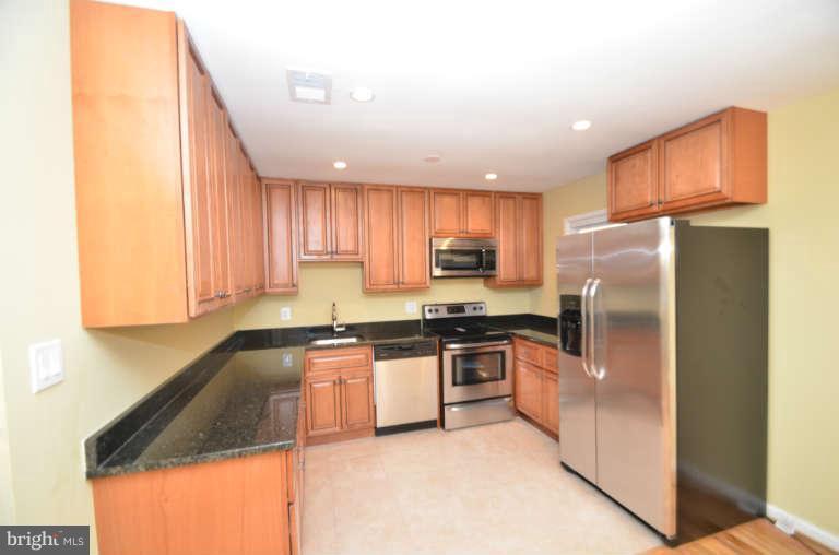 13411 Delaney Road Woodbridge, VA 22193 - Photo 16 of 30 Kitchen