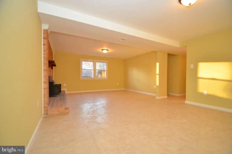 13411 Delaney Road Woodbridge, VA 22193 - Photo 24 of 30 Family Room