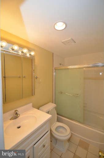 13411 Delaney Road Woodbridge, VA 22193 - Photo 26 of 30 Bath