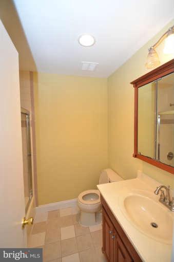 13411 Delaney Road Woodbridge, VA 22193 - Photo 27 of 30 Bath