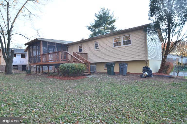 13411 Delaney Road Woodbridge, VA 22193 - Photo 4 of 30 Exterior (Rear)