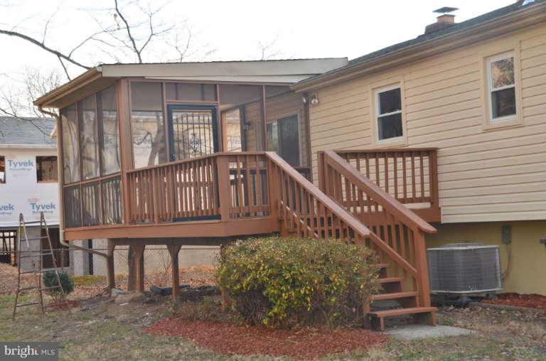 13411 Delaney Road Woodbridge, VA 22193 - Photo 5 of 30 Exterior (Rear)