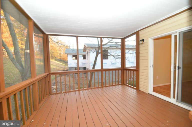 13411 Delaney Road Woodbridge, VA 22193 - Photo 7 of 30 Exterior (Rear)