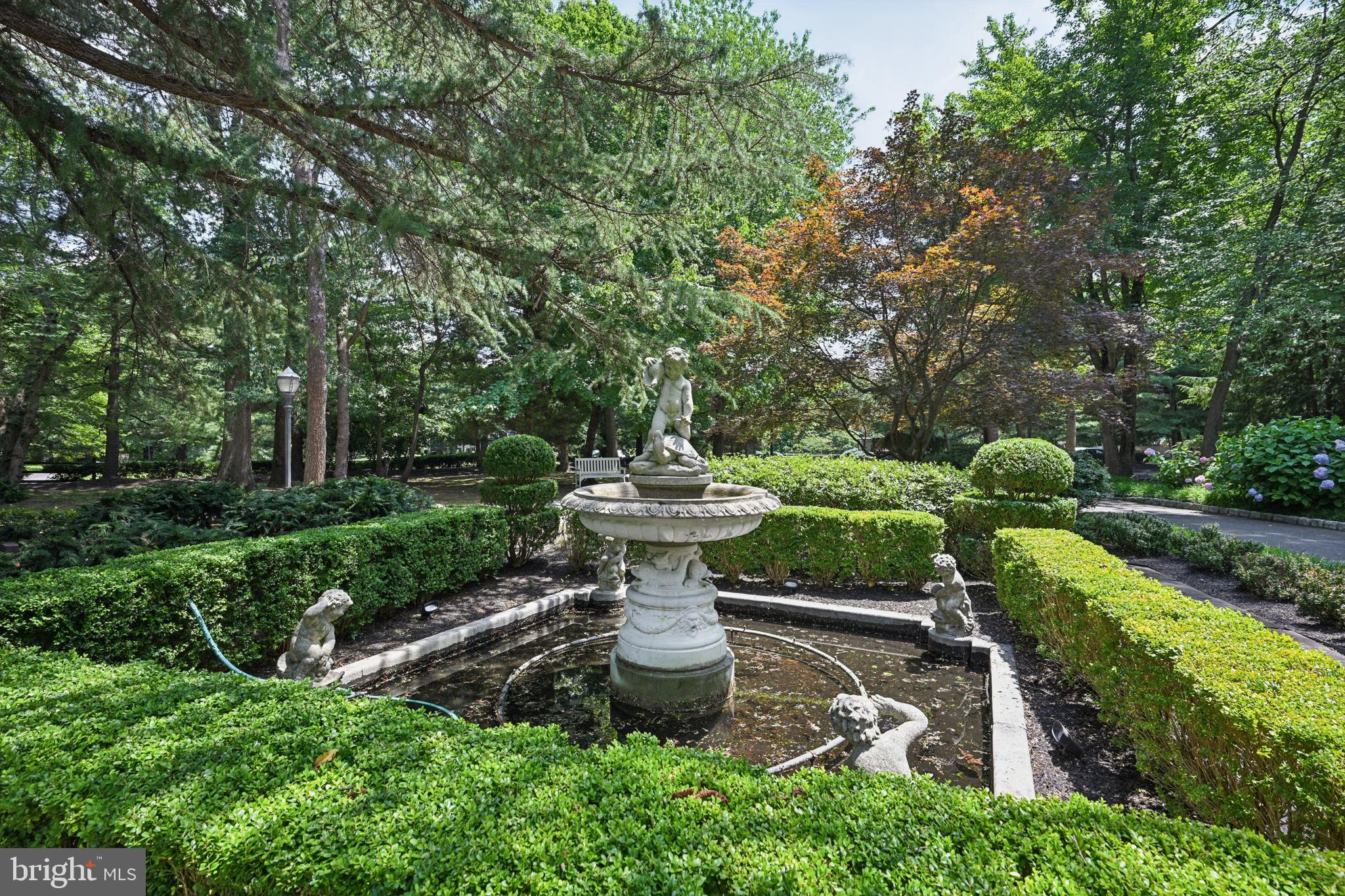 12 Cove Road Moorestown, NJ 08057 - Photo 5 of 67 Classical Baroque Fountain