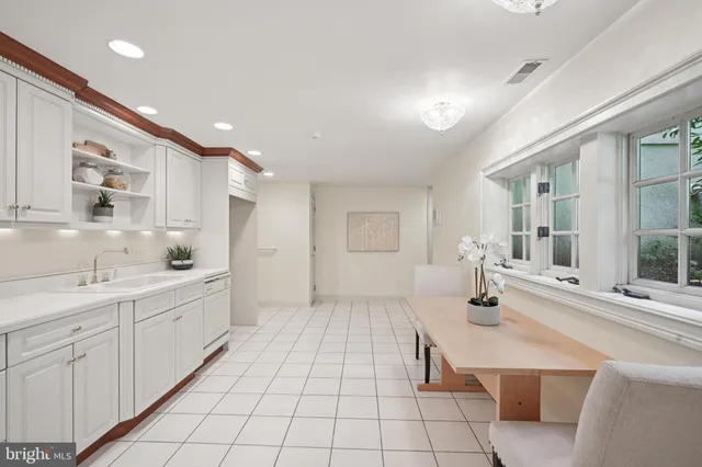 $1,845,000 | 12 Cove Road, Moorestown, NJ 08057