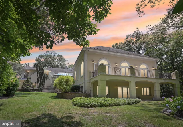 $1,845,000 | 12 Cove Road, Moorestown, NJ 08057