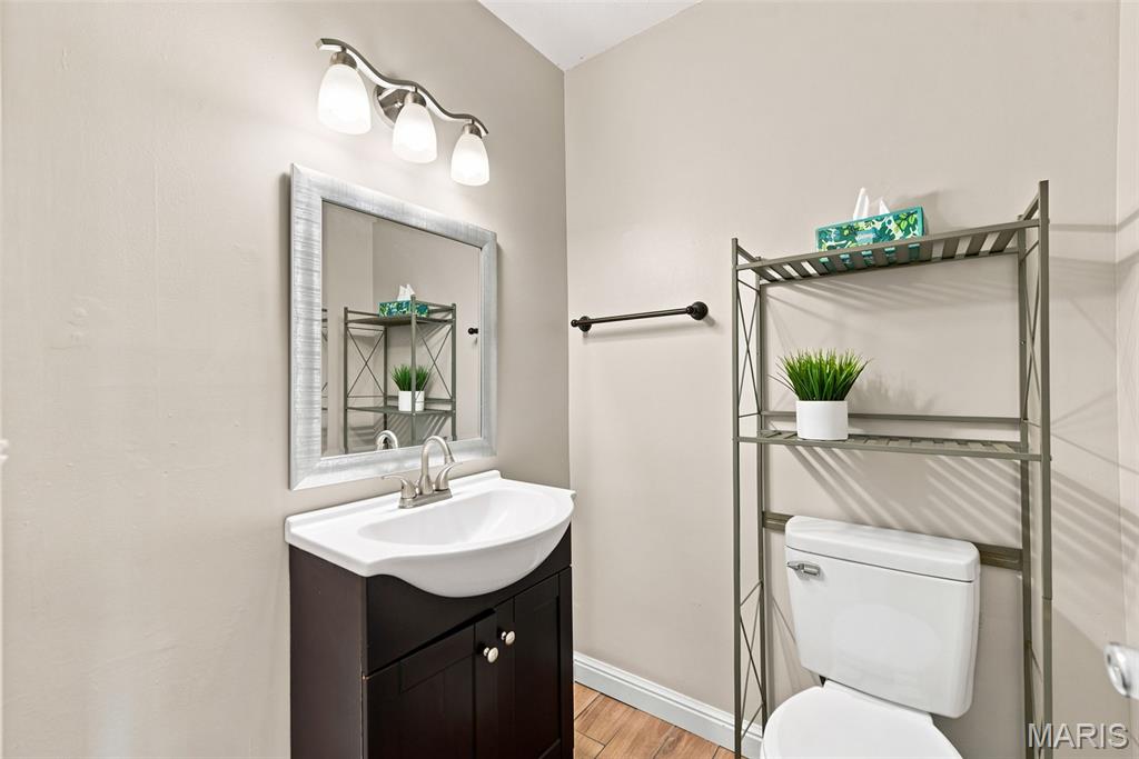 879 Portsdown Road Ballwin, MO 63011 - Photo 7 of 22 Gallery Image 7