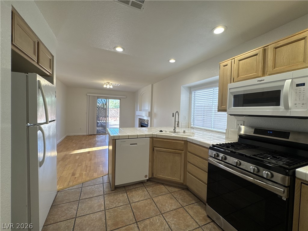 73 Sea Holly Way Henderson, NV 89074 - Photo 19 of 59