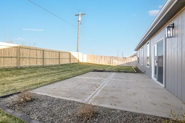 $389,950 | 932 North Cottonwood Terrace, Tonganoxie, KS 66086