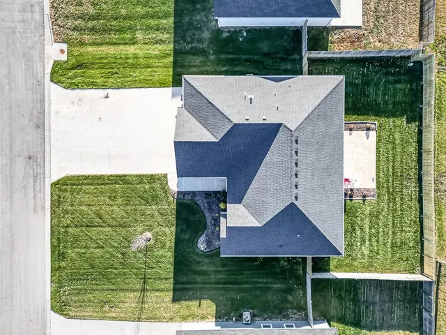 $389,950 | 932 North Cottonwood Terrace, Tonganoxie, KS 66086