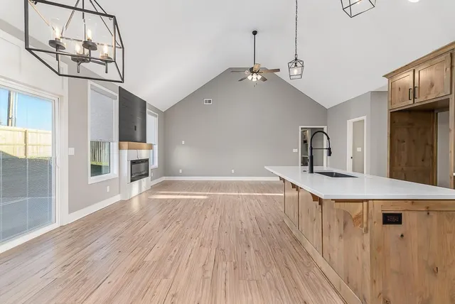 $389,950 | 932 North Cottonwood Terrace, Tonganoxie, KS 66086