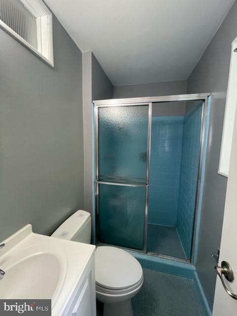 11211 Bybee Street Silver Spring, MD 20902 - Photo 18 of 21 Full Bathroom 1