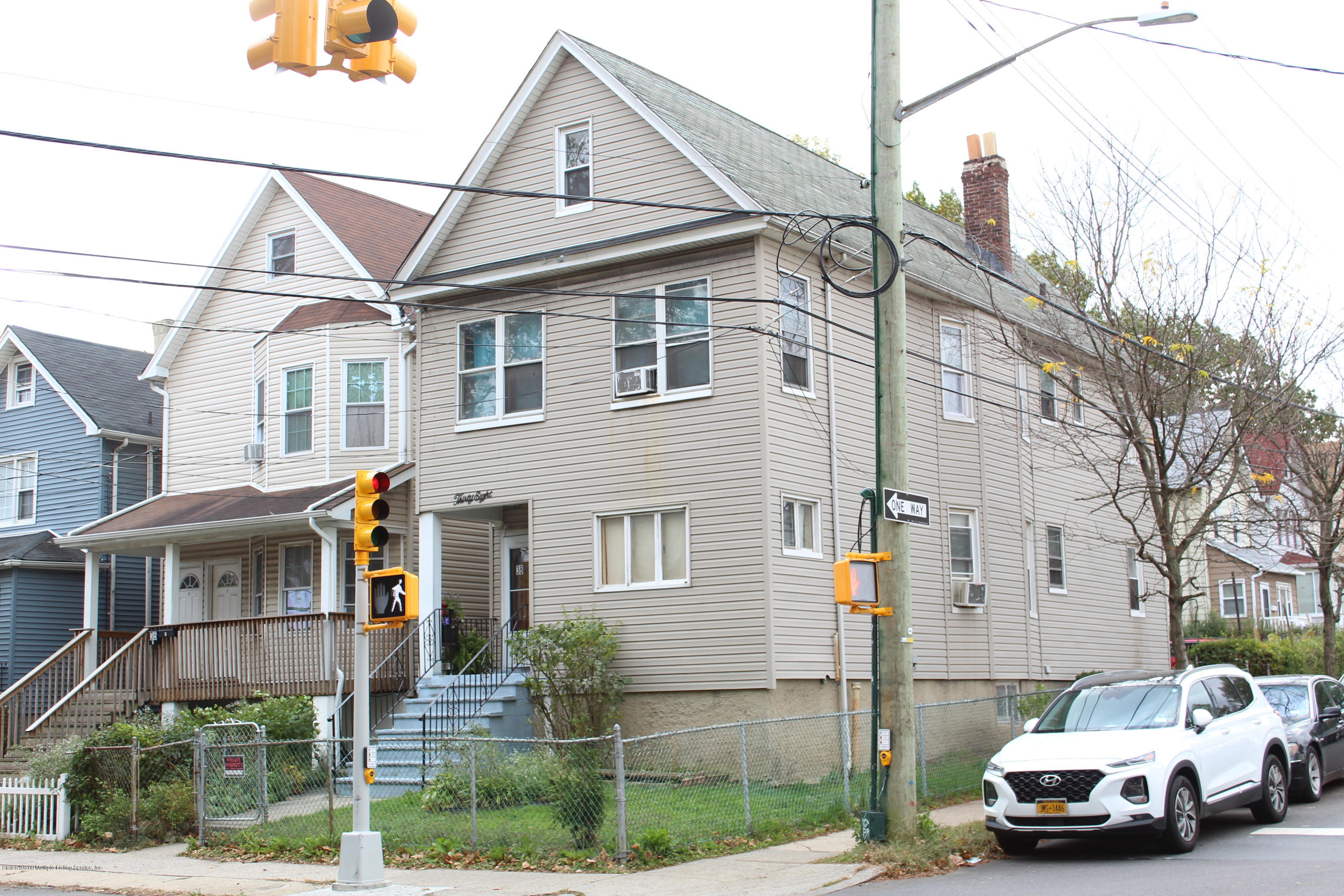 38 Innis Street Staten Island, NY 10302 - Photo 3 of 5 IMG_5414
