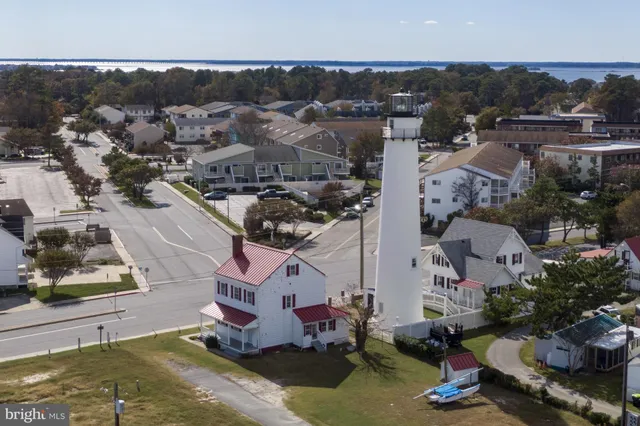 an aerial view of a house with yard swimming pool and outdoor seating