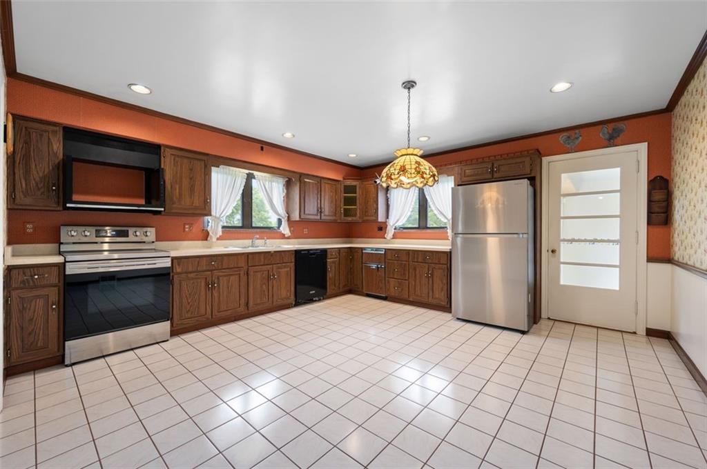 119 Ridgeview Drive Aliquippa, PA 15001 - Photo 6 of 31 Gallery Image 6