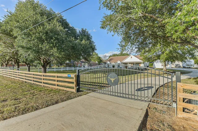 a view of a tennis court