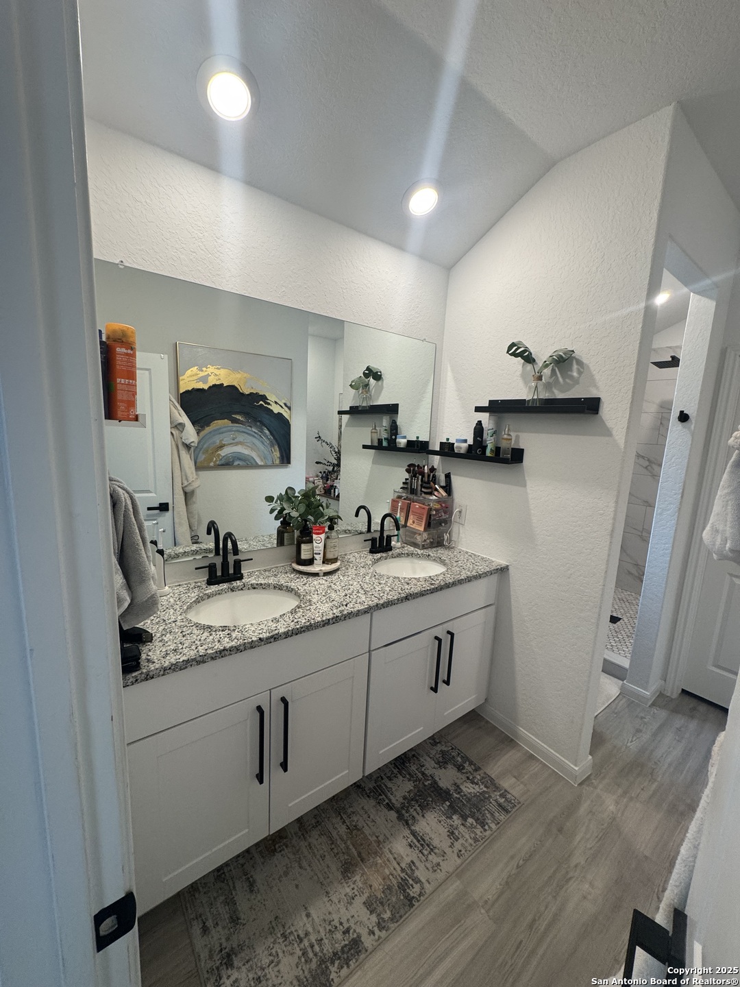 10127 Helios Heights Converse, TX 78109 - Photo 11 of 16 a kitchen with sink and cabinets