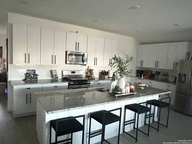 $1,995 | 10127 Helios Heights, Converse, TX 78109