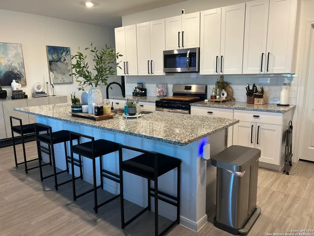 $1,995 | 10127 Helios Heights, Converse, TX 78109