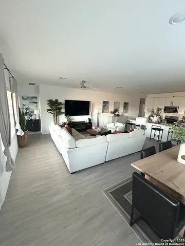 $1,995 | 10127 Helios Heights, Converse, TX 78109