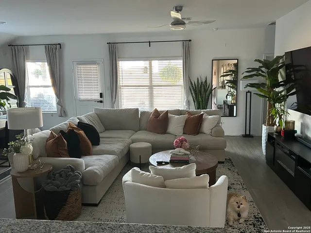 $1,995 | 10127 Helios Heights, Converse, TX 78109