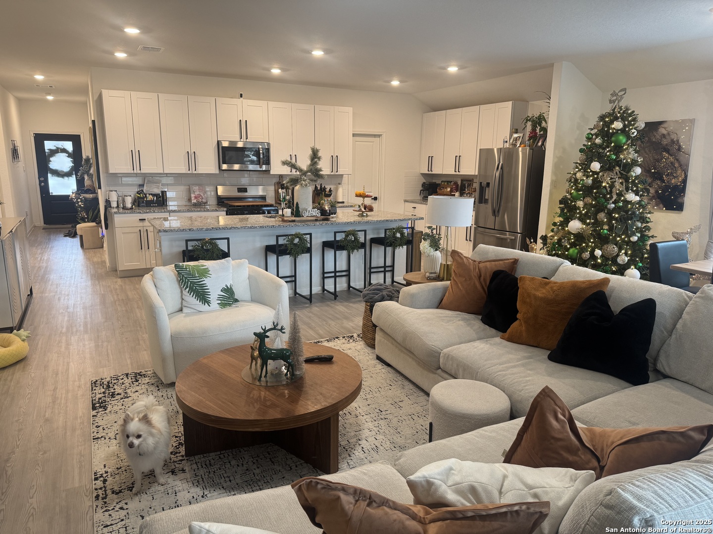 10127 Helios Heights Converse, TX 78109 - Photo 8 of 16 a living room with furniture kitchen and a chandelier