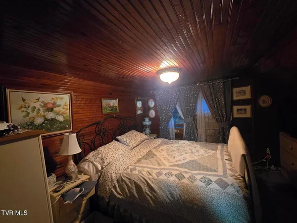 $275,000 | 123 McMahan Gibbs Road, Roan Mountain, TN 37687