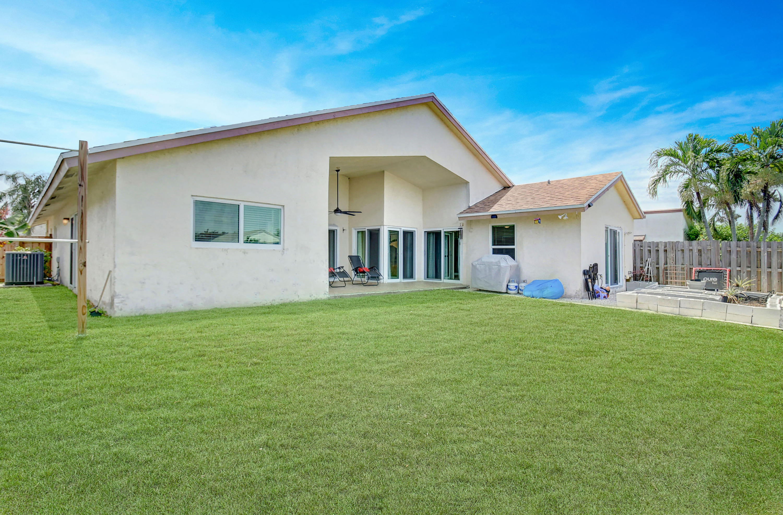 21050 Rustlewood Avenue Boca Raton, FL 33428 - Photo 32 of 44 Pull up bar