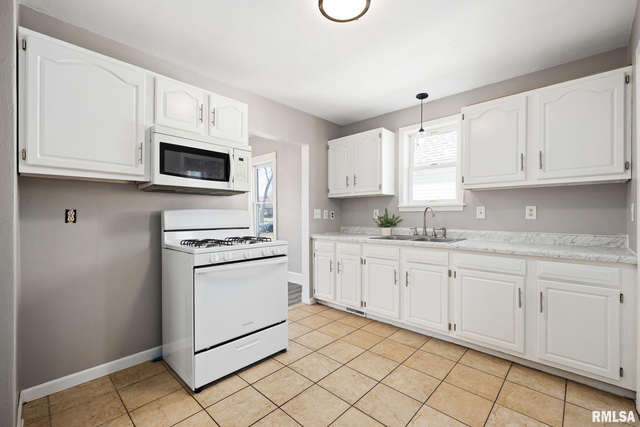 425 Herman Street Pekin, IL 61554 - Photo 6 of 13