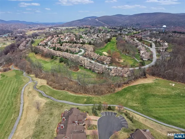 $729,900 | 19 Rockhall Court, Hamburg, NJ 07419