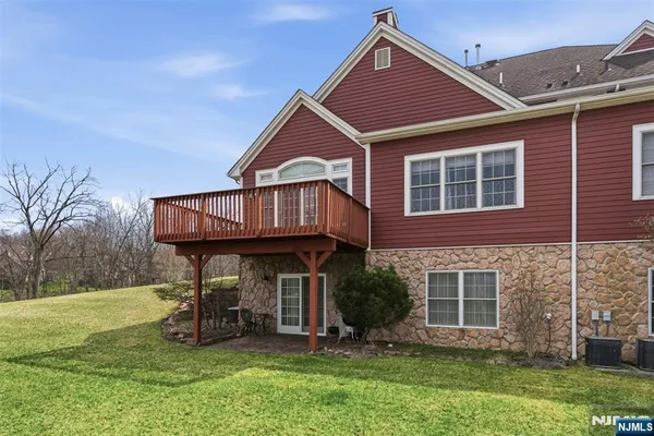 $729,900 | 19 Rockhall Court, Hamburg, NJ 07419