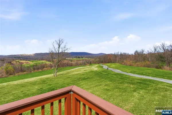 $729,900 | 19 Rockhall Court, Hamburg, NJ 07419