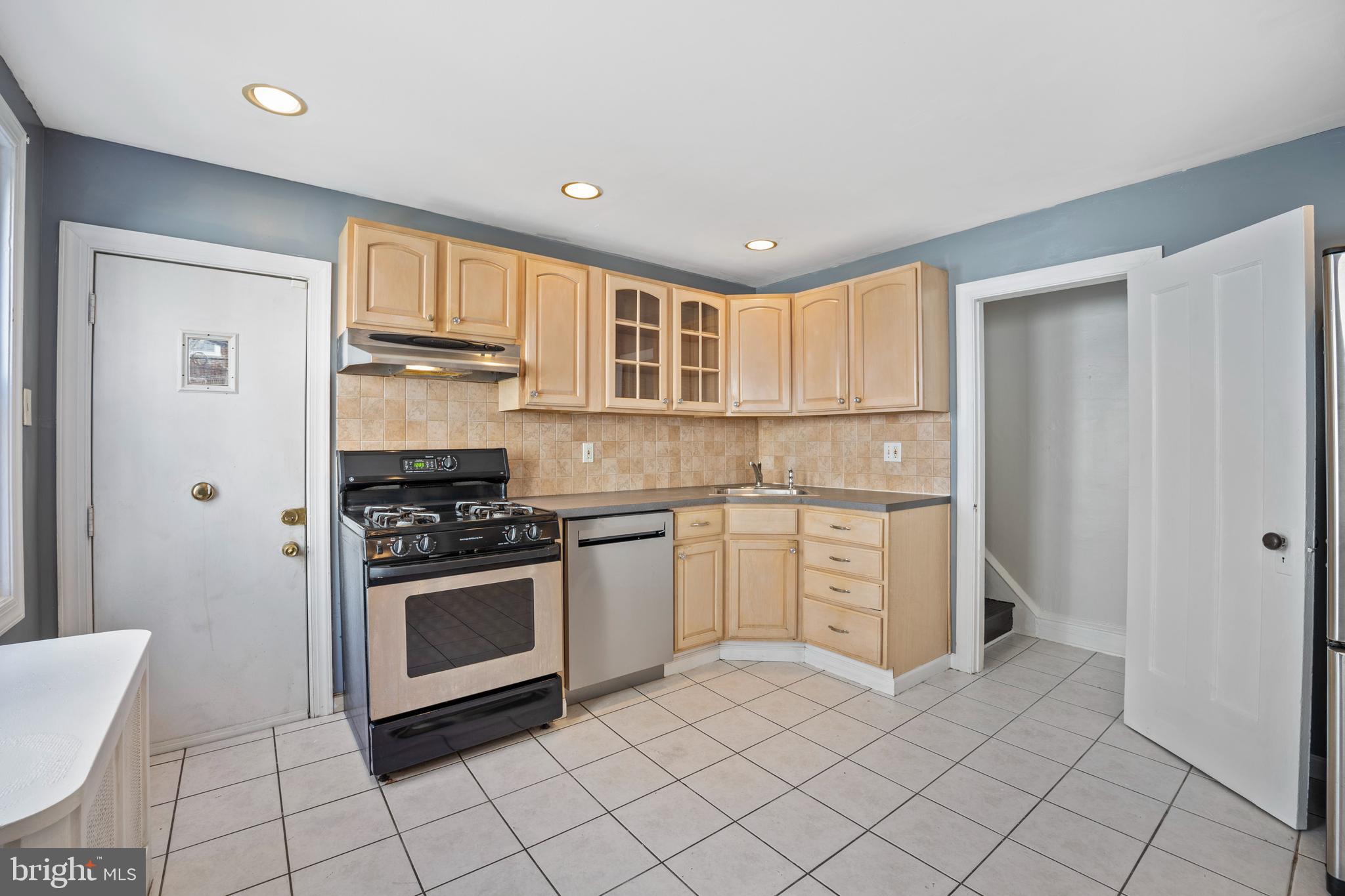 5408 Gainor Road Philadelphia, PA 19131 - Photo 9 of 26 Gallery Image 9