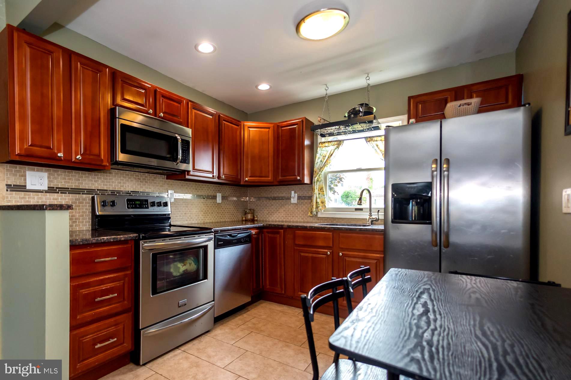 32 Winding Road Levittown, PA 19057 - Photo 2 of 41 Gallery Image 2