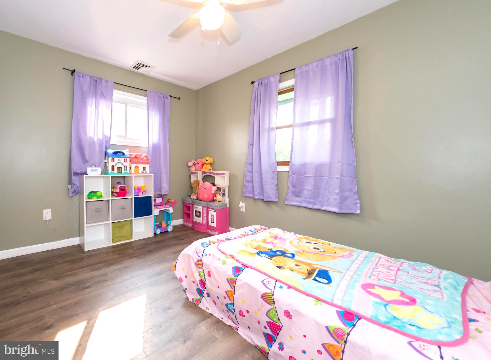 32 Winding Road Levittown, PA 19057 - Photo 18 of 41 Gallery Image 18