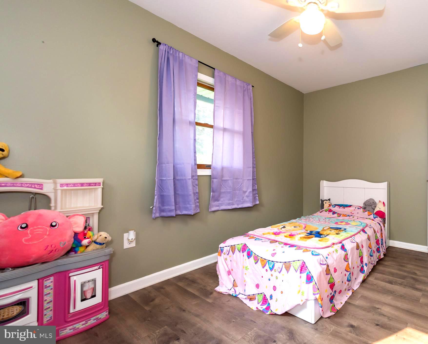 32 Winding Road Levittown, PA 19057 - Photo 19 of 41 Gallery Image 19