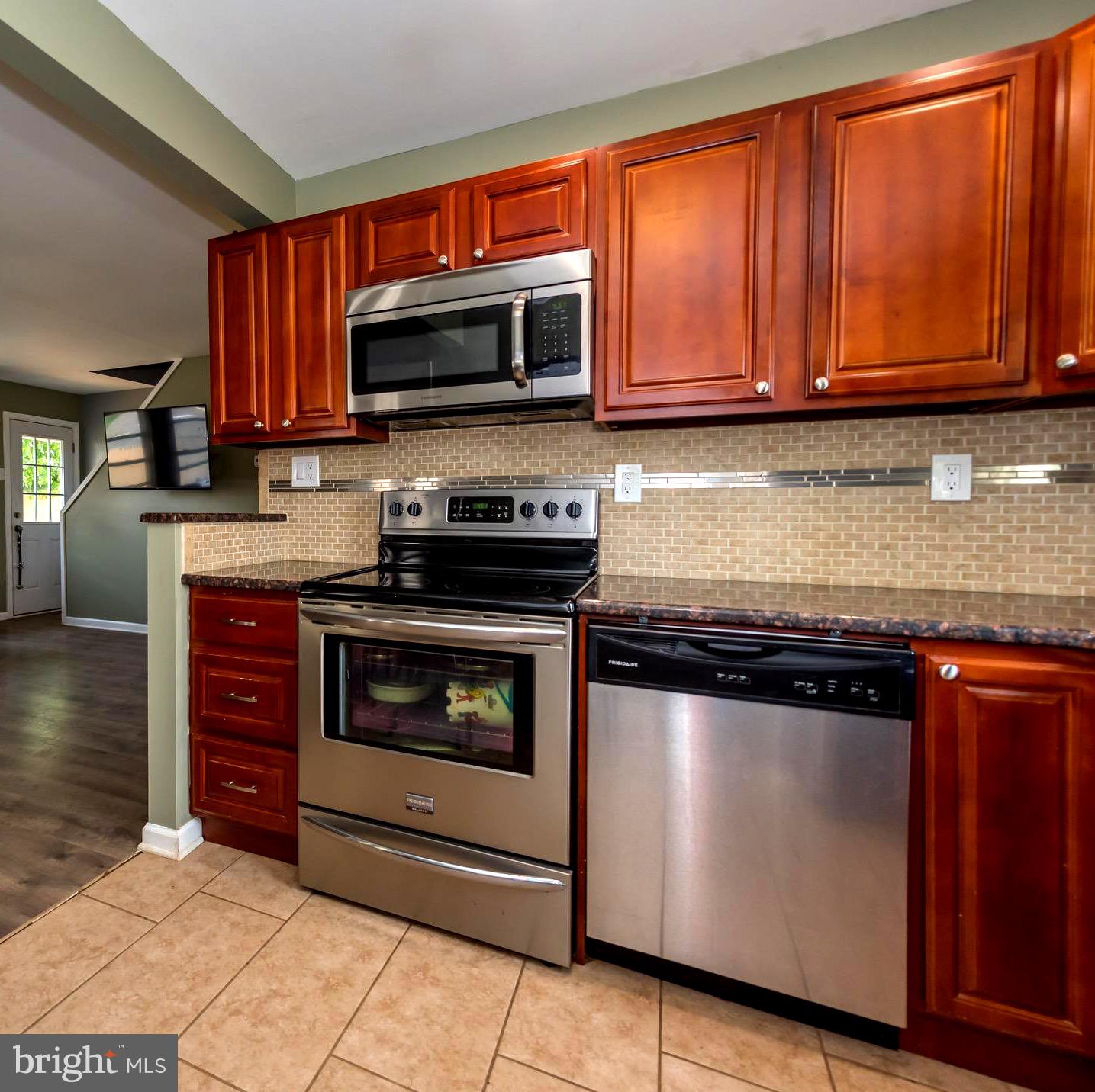 32 Winding Road Levittown, PA 19057 - Photo 3 of 41 Gallery Image 3