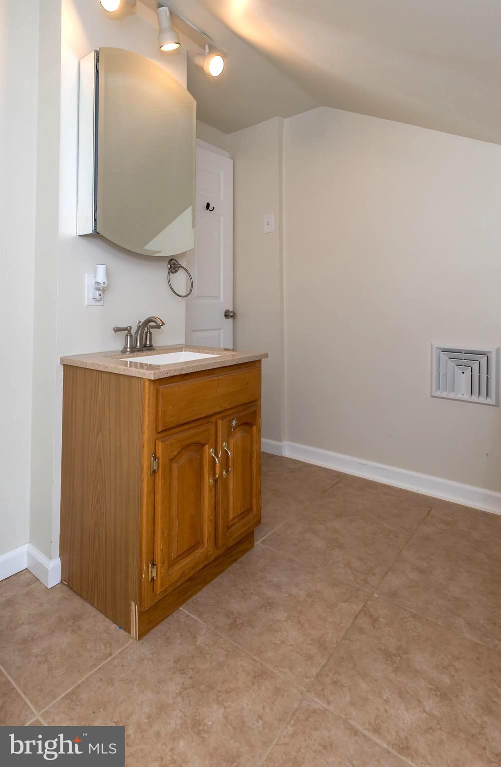 32 Winding Road Levittown, PA 19057 - Photo 30 of 41 Gallery Image 30