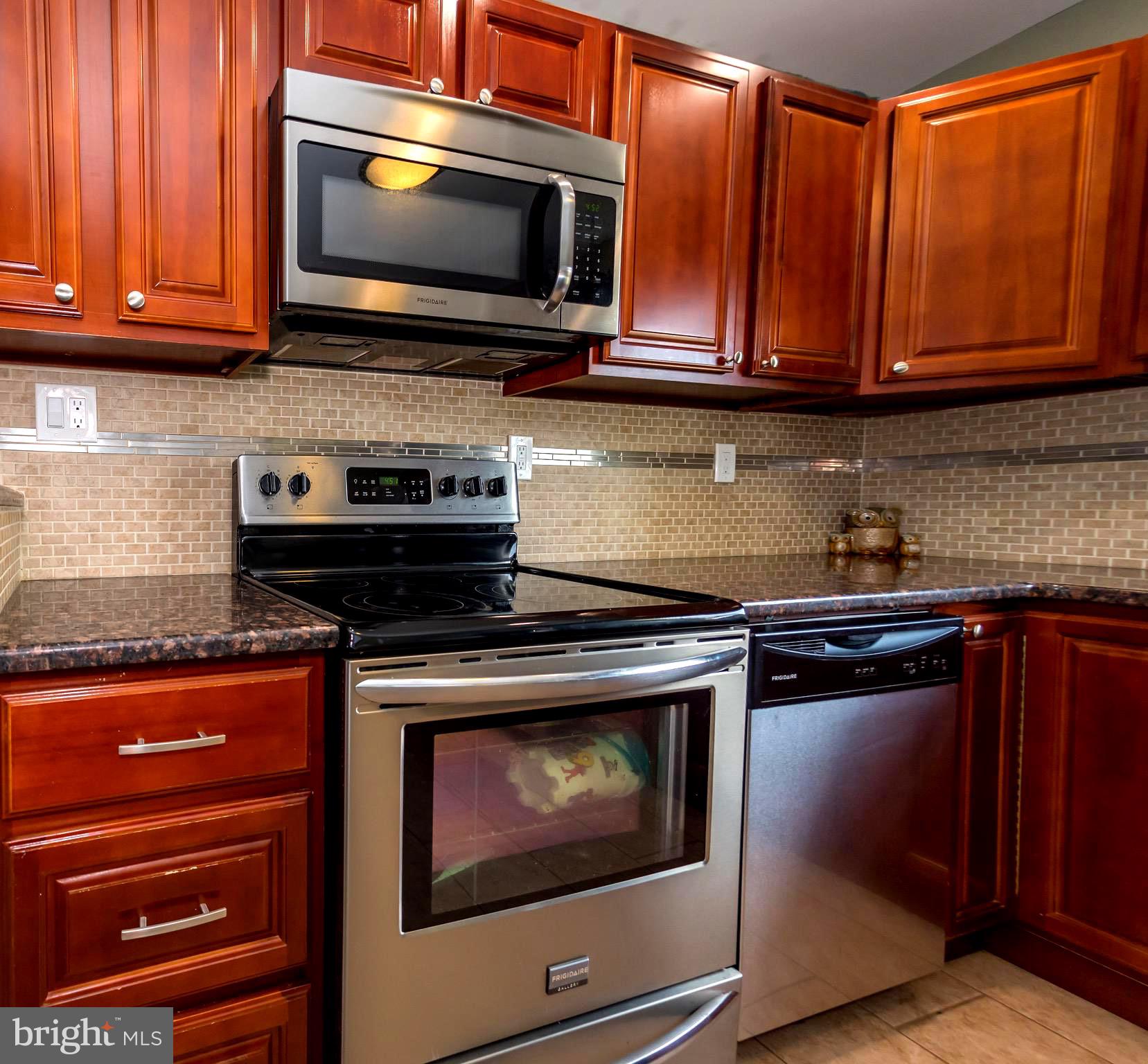32 Winding Road Levittown, PA 19057 - Photo 4 of 41 Gallery Image 4