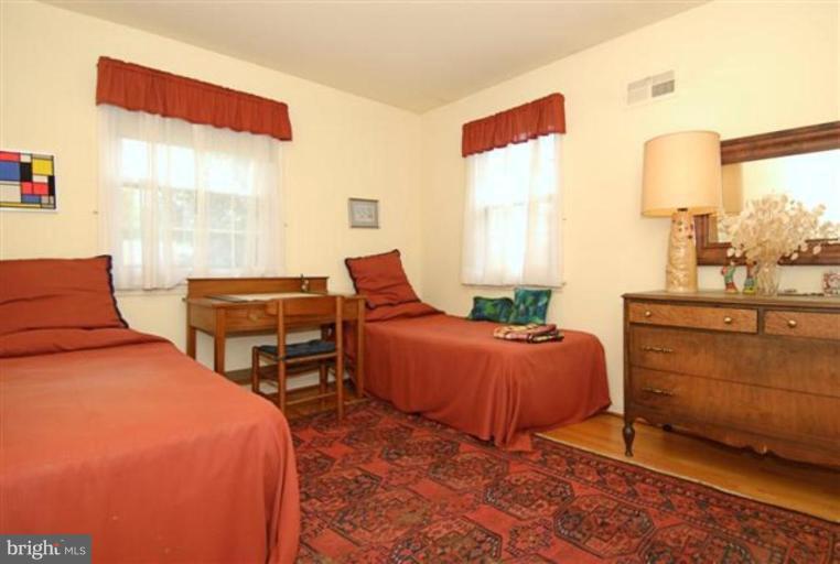 8221 Riding Ridge Place McLean, VA 22102 - Photo 12 of 18 Bedroom #4