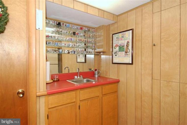 8221 Riding Ridge Place McLean, VA 22102 - Photo 14 of 18 Wet Bar