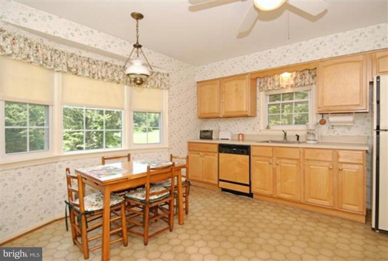 8221 Riding Ridge Place McLean, VA 22102 - Photo 8 of 18 Kitchen