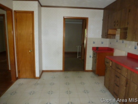 1942 Hawthorne Drive Decatur, IL 62521 - Photo 11 of 19