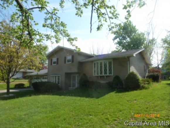 1942 Hawthorne Drive Decatur, IL 62521 - Photo 2 of 19