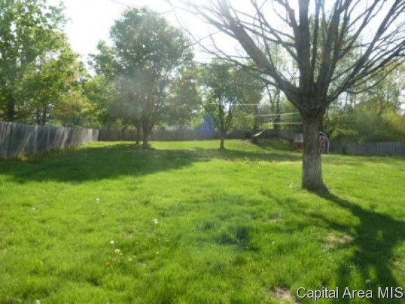 1942 Hawthorne Drive Decatur, IL 62521 - Photo 3 of 19