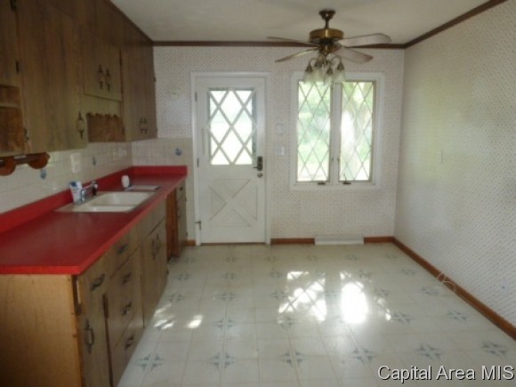 1942 Hawthorne Drive Decatur, IL 62521 - Photo 10 of 19
