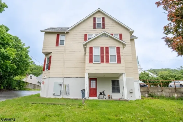 a front view of house with yard