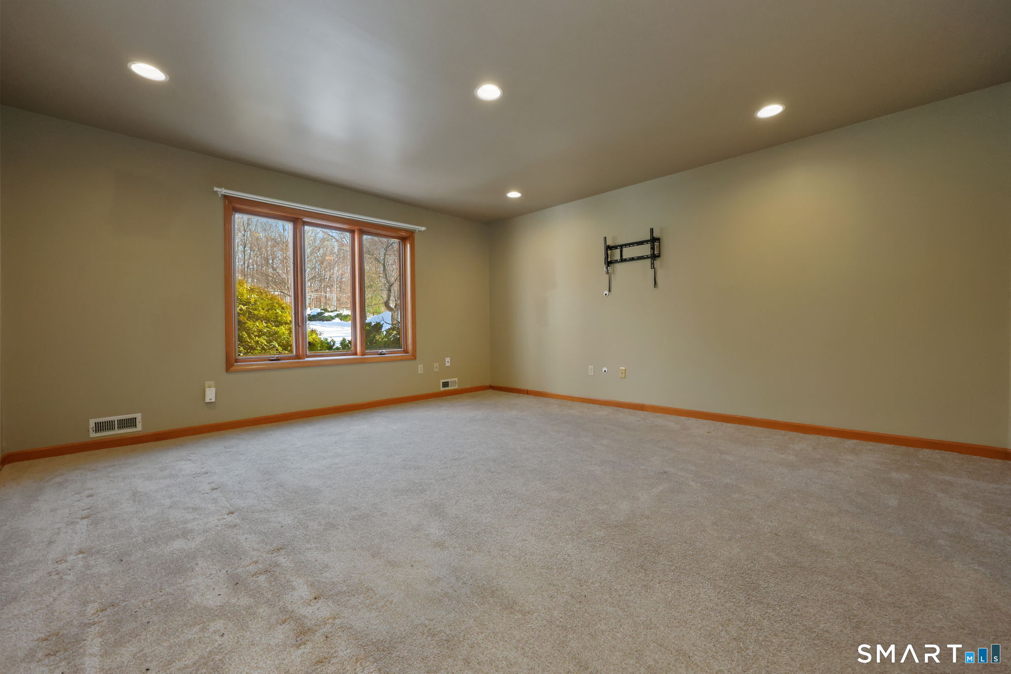 41 Ridge Line Road Easton, CT 06612 - Photo 21 of 40 an empty room with windows