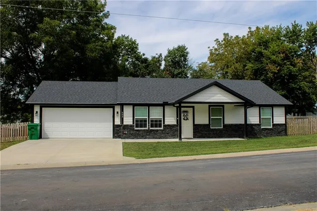 $240,000 | 603 Windsor Drive, Creighton, MO 64739